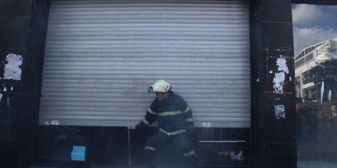 Mazgala Atılan İzmarit Dükkanı Dumanla Doldurdu