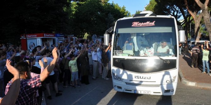 Nazillili Hacı Adayları Kutsal Topraklara Uğurlanıyor