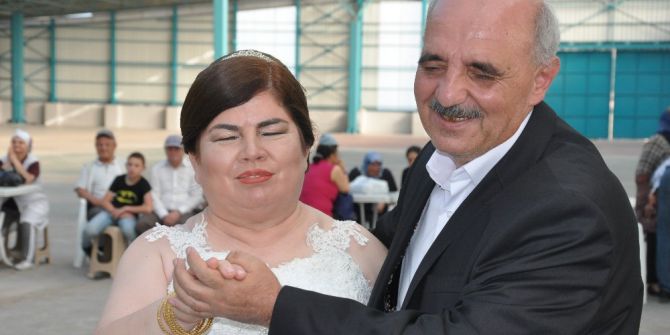 Kendi Düğünlerini Görmediler