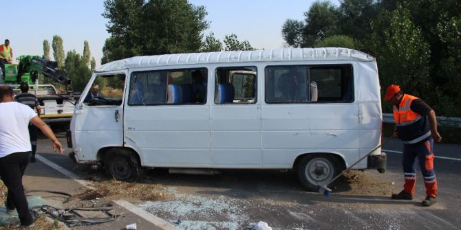 Kütahya’da İşçileri Taşıyan Minibüs Devrildi: 8 Yaralı