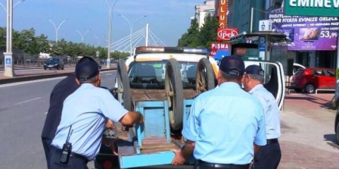 İzmit’te İzinsiz Seyyar Satıcıya Taviz Yok