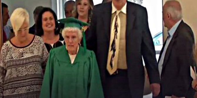 Abd’de Bir Kadın 96 Yaşında Lise Diploması Aldı