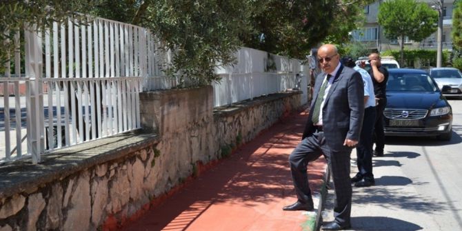 İznik’te Kaldırımlar Onarılıyor