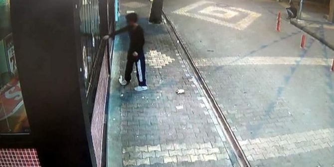 İş Yerinden Hırsızlık Anı Kameralara Yansıdı