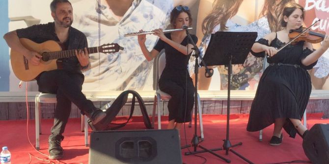 Canlı Müzik Eşliğinde Alışveriş Keyfi