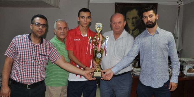 Şampiyon Var, Destek Yok