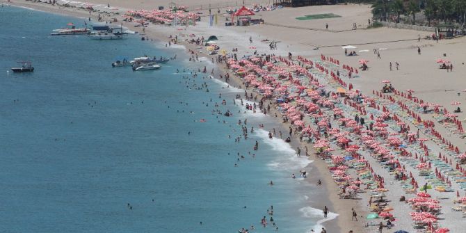 Mevsim Normallerinin Üzerine Çıkan Sıcaklık Sahilleri Doldurdu