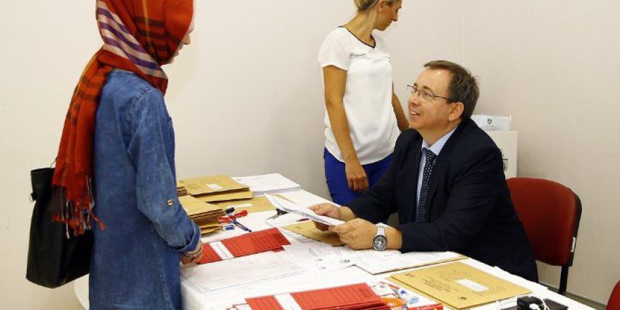 Yabancı Uyruklu Öğrencilerin Kayıtları Sürüyor