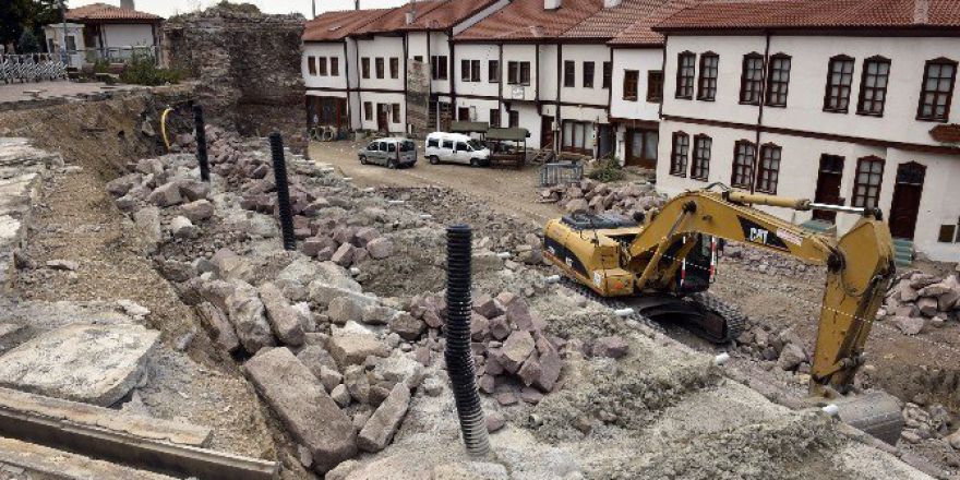 Hacıbayram-ı Veli Camii Surları Yenileniyor