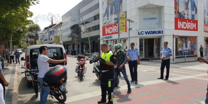 Polis Ve Zabıtadan Trafik Denetimi