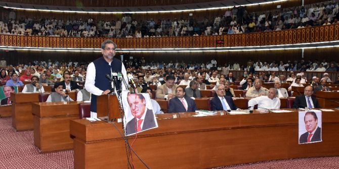 Pakistan’ın Yeni Başbakanı Abbasi, Navaz Şerif’le Görüştü