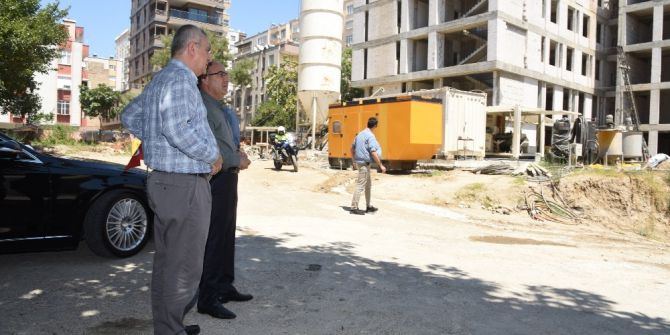 Vali Demirtaş, Kıvanç Adana Anadolu İmam Hatip Lisesi İnşaatında İncelemede Bulundu