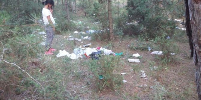 Piknikçiler Gölpark’ı Adeta Çöplüğe Çevirdi