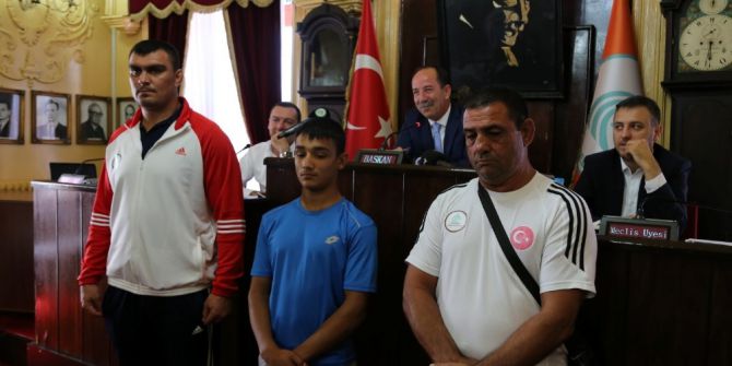 Başarılı Güreşçiler Ödüllendirildi