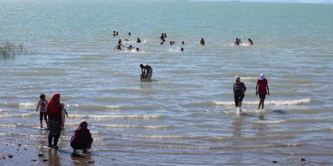 Beyşehir’de Çocuklar İçin Oluşturulan Kumsaldan Yetişkinlerde Faydalanıyor