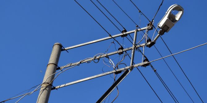 Şehir Magandaları Elektrik Direklerini Hedef Tahtasına Çevirdi