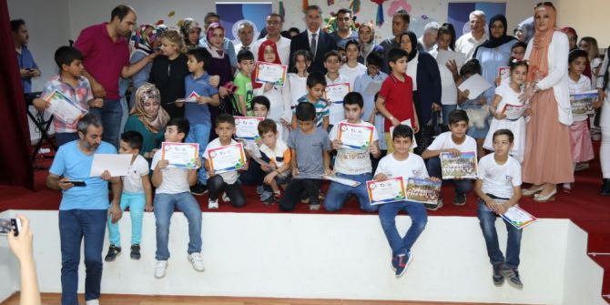 Yaz Kampına Katılan Çocuklara Sertifika Verildi
