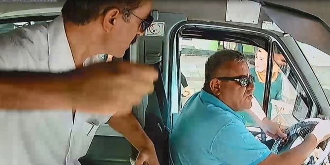 Durak Harici İndirmedi, Yumruk Yedi, Kaza Yaptı