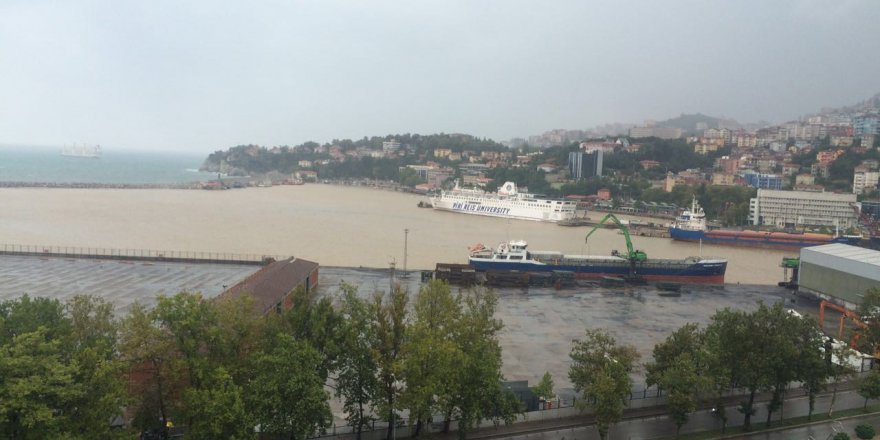 Zonguldak Limanı Çamur Deryasına Büründü