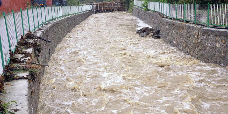 Zonguldak’ta Sağanak Yağış Hayatı Felç Etti
