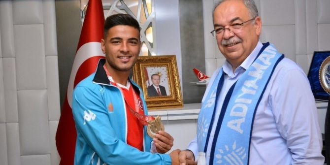 Şampiyonluk Kupasını Başkan Kutlu’ya Verdi.