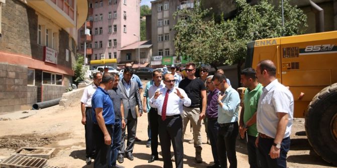 Vali Ustaoğlu, Sokak Sağlıklaştırma Çalışmalarını İnceledi