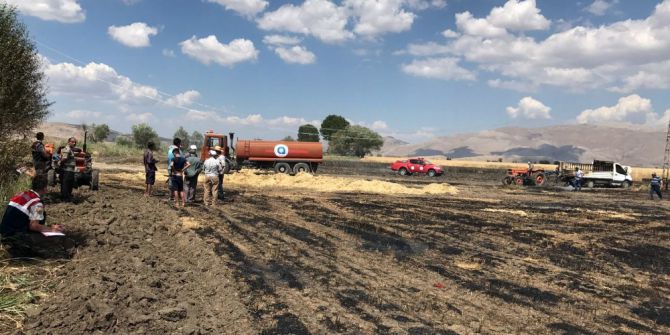Antalya’da 1 Kamyonet, 70 Balya İle 22 Dönüm Arpa Ve Buğday Tarlası Yandı