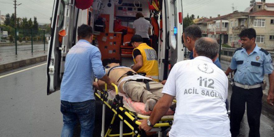 Minibüse Yetişmek İsterken Otomobilin Altında Kaldı