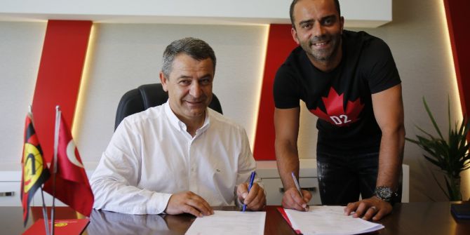 Semih Şentürk, Eskişehirspor’a Yeniden İmzayı Attı