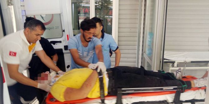 Motosiklet İle Kamyonet Çarpıştı: 2 Yaralı