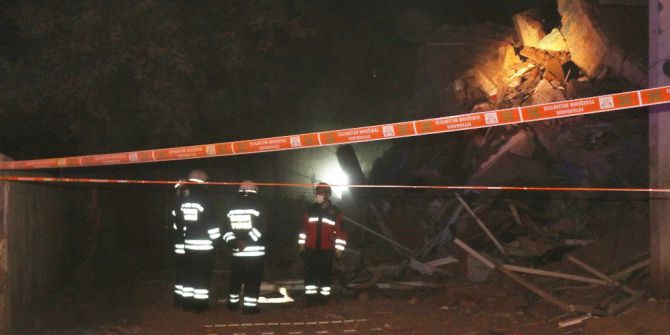 Diyarbakır’da Dün Tahliye Edilen Bina Çöktü