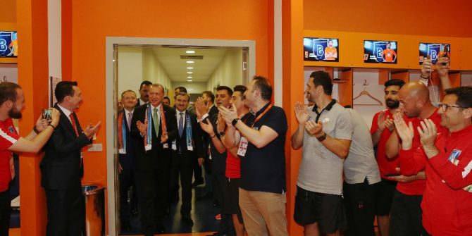 Cumhurbaşkanı Recep Tayyip Erdoğan’dan Futbolculara Tebrik