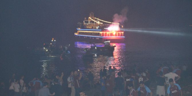 Trabzonspor’da Meşaleli Kutlama