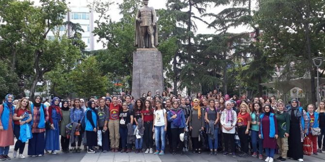 Tek Yürek Olup Ayrıldılar