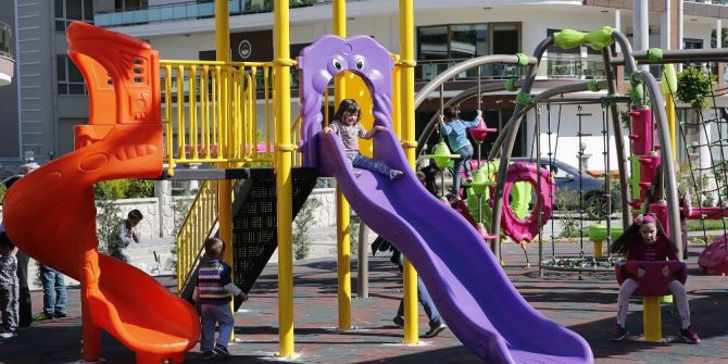 Çiğli Belediyesi Kentteki Parkları Yeniliyor