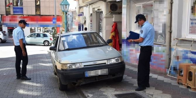 Süleymanpaşa’da Kaldırımlara Park Eden Araçlara İşlem Yapılıyor