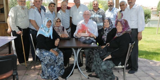 Başkan Kurt, Koca Çınar Yaşam Merkezi Müdavimlerinin Misafiri Oldu