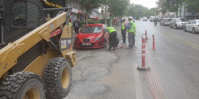 İnternet Çalışması İçin Araçları Halatla Çektiler