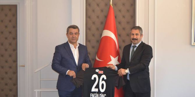 Başkan Özeçoğlu’ndan Emniyet Müdürü Dinç’e Es-es Forması