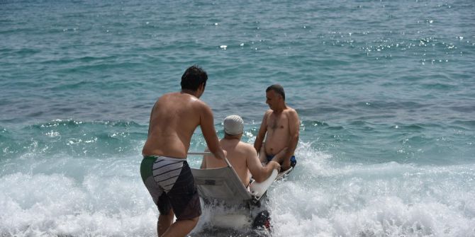 Alanya’da Engelli Bireylerin Deniz Keyfi