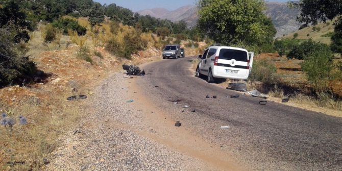 Hafif Ticari Araç İle Motosiklet Çarpıştı: 1 Ölü