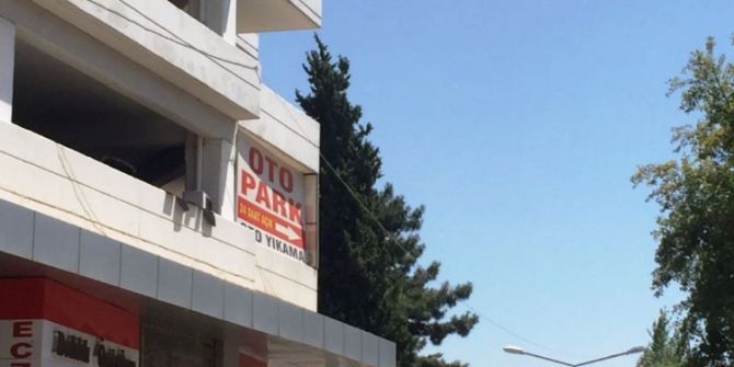 İntihardan Vazgeçen Şahıs Eşinin Önünde Diz Çökerek Özür Diledi