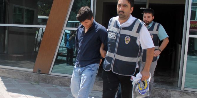 Polise Çalıntı Motosiklet Satmaya Kalkınca Yakalandılar