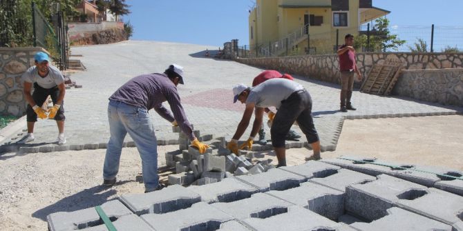 Toroslar Belediyesi, Mahallelerde Çalışmalarını Sürdürüyor