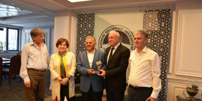 Birleşik Kafkasya Derneği Yönetim Kurulundan Teşekkür Plaketi