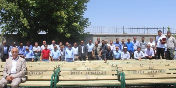 Bulanık’ta Köylere Oturma Bankları Dağıtıldı