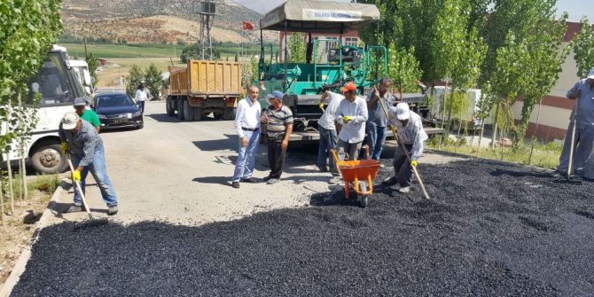 Başkan Özdemir Asfalt Çalışmasını İnceledi