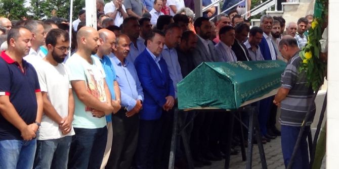 Ağaca Asılı Halde Bulunan Turan Umuç Son Yolculuğuna Uğurlandı