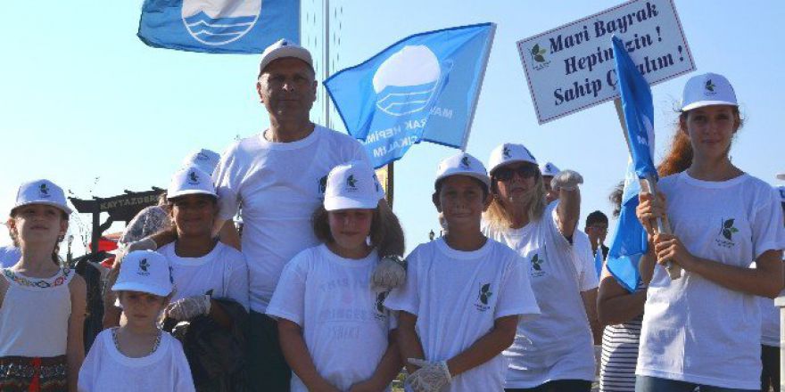 Sahilde Çevre Temizliği