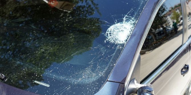 Karşıya Geçmek İsteyen Kadına Otomobil Çarptı: 1 Ölü